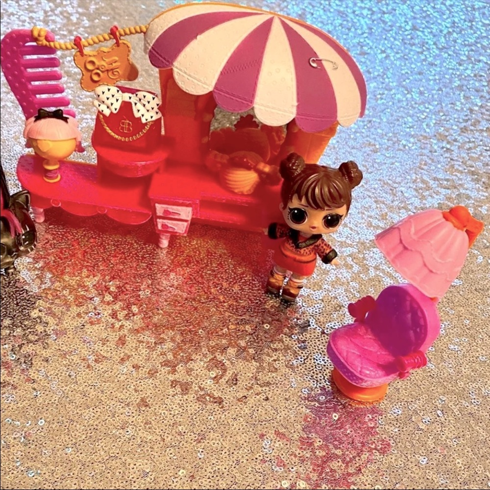 Miniature doll hair salon and chair playset